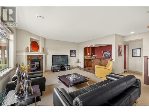 696 Kuipers Crescent Unit# 8, Kelowna, BC - Indoor Photo Showing Living Room With Fireplace