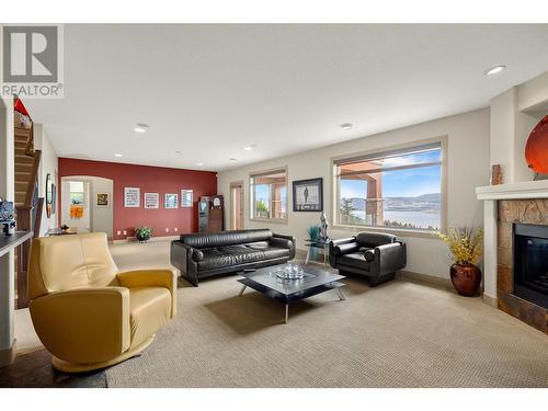 696 Kuipers Crescent Unit# 8, Kelowna, BC - Indoor Photo Showing Living Room With Fireplace