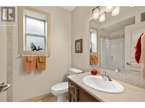 696 Kuipers Crescent Unit# 8, Kelowna, BC - Indoor Photo Showing Bathroom