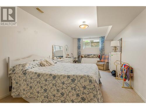 1874 Parkview Crescent Unit# 23, Kelowna, BC - Indoor Photo Showing Bedroom