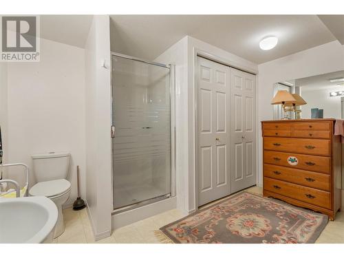 1874 Parkview Crescent Unit# 23, Kelowna, BC - Indoor Photo Showing Bathroom