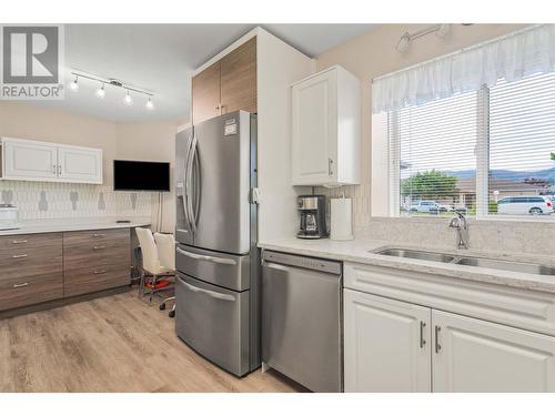 1874 Parkview Crescent Unit# 23, Kelowna, BC - Indoor Photo Showing Kitchen With Stainless Steel Kitchen With Double Sink