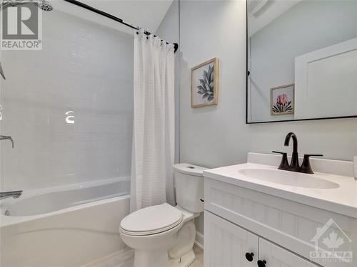 1326 Woodward Avenue, Ottawa, ON - Indoor Photo Showing Bathroom