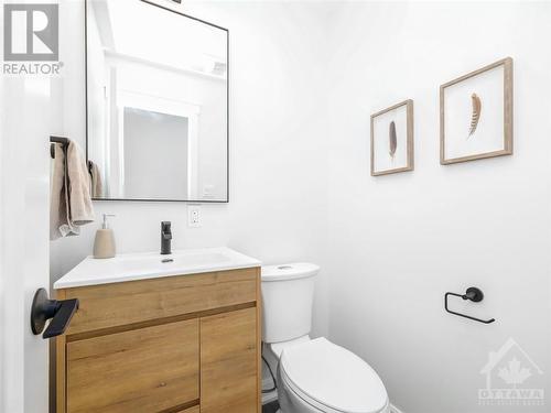 1326 Woodward Avenue, Ottawa, ON - Indoor Photo Showing Bathroom