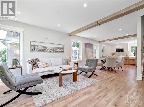 1326 Woodward Avenue, Ottawa, ON - Indoor Photo Showing Living Room