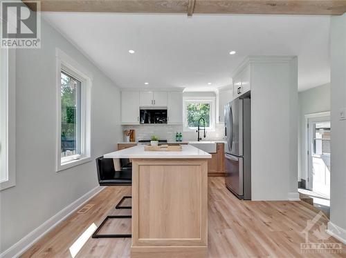 1326 Woodward Avenue, Ottawa, ON - Indoor Photo Showing Kitchen