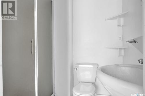2102 Osler Street, Regina, SK - Indoor Photo Showing Bathroom
