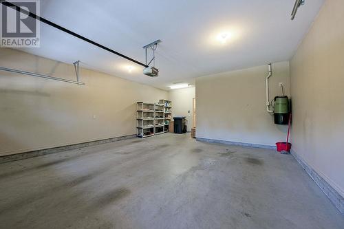 4100 Gallaghers Parkland Drive Unit# 18, Kelowna, BC - Indoor Photo Showing Garage