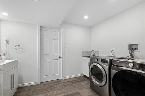 404 Dicenzo Drive, Hamilton, ON - Indoor Photo Showing Laundry Room