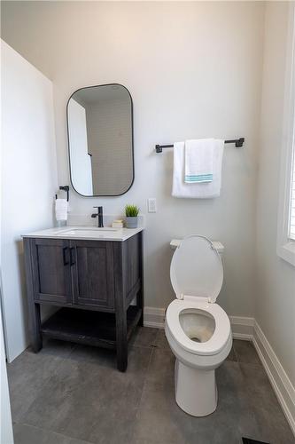 5 Florence Street, Hamilton, ON - Indoor Photo Showing Bathroom