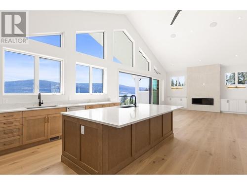 8825 Westside Road, Vernon, BC - Indoor Photo Showing Kitchen