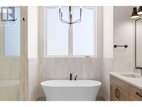 8825 Westside Road, Vernon, BC - Indoor Photo Showing Bathroom