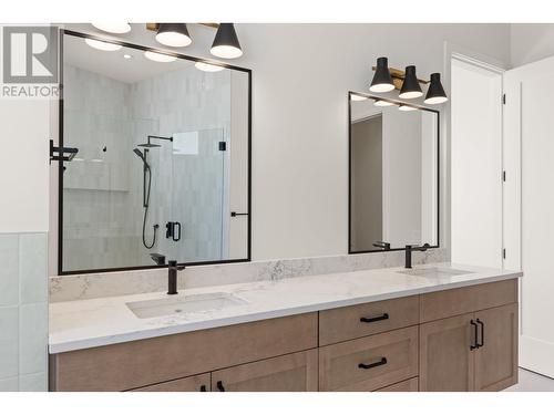 8825 Westside Road, Vernon, BC - Indoor Photo Showing Bathroom