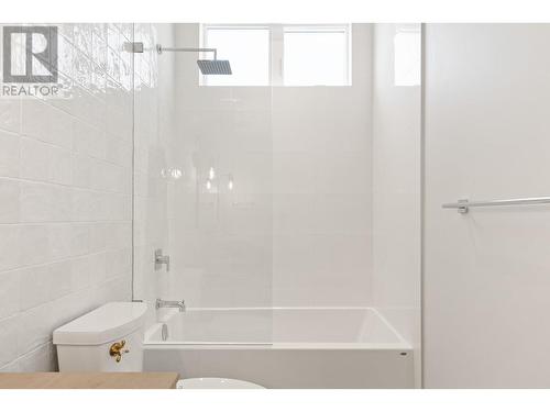 8825 Westside Road, Vernon, BC - Indoor Photo Showing Bathroom