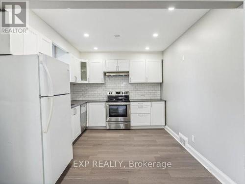 73 East 22Nd Street, Hamilton, ON - Indoor Photo Showing Kitchen With Upgraded Kitchen