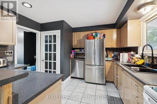 515 Grantham Avenue, St. Catharines, ON - Indoor Photo Showing Kitchen With Double Sink