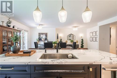 315 Cavendish Drive, Hamilton, ON - Indoor Photo Showing Kitchen