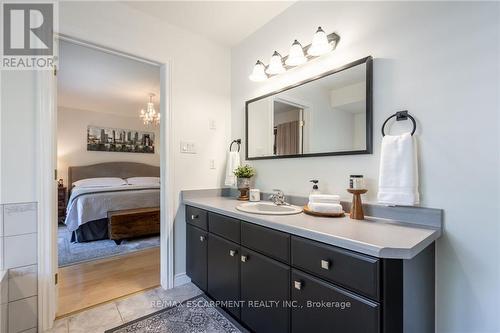 315 Cavendish Drive, Hamilton, ON - Indoor Photo Showing Bathroom