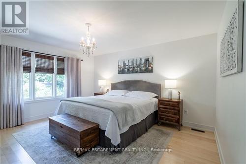 315 Cavendish Drive, Hamilton, ON - Indoor Photo Showing Bedroom