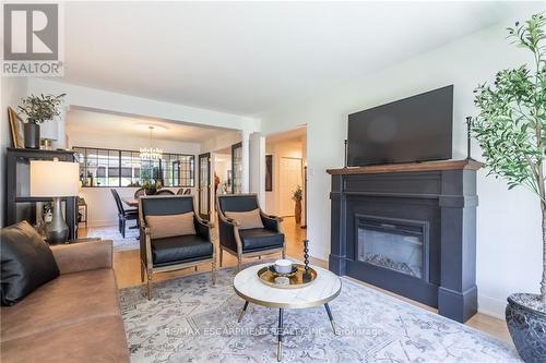 315 Cavendish Drive, Hamilton, ON - Indoor Photo Showing Living Room With Fireplace