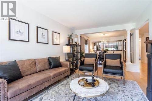 315 Cavendish Drive, Hamilton, ON - Indoor Photo Showing Living Room