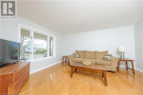 2653 8Th Avenue A E, Owen Sound, ON - Indoor Photo Showing Living Room