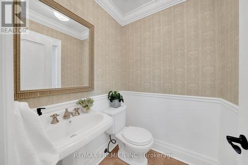 10 Edgehill Road, Toronto, ON - Indoor Photo Showing Bathroom