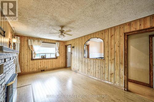 416 Albion Road, Toronto, ON - Indoor Photo Showing Other Room