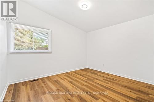 7422 Dorchester Road, Niagara Falls, ON - Indoor Photo Showing Other Room