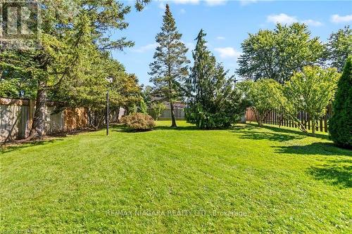 7422 Dorchester Road, Niagara Falls, ON - Outdoor