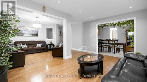 81 Turquoise Crescent, Brampton, ON - Indoor Photo Showing Living Room
