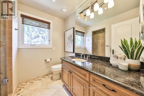 1647 Woodeden Drive, Mississauga, ON - Indoor Photo Showing Bathroom