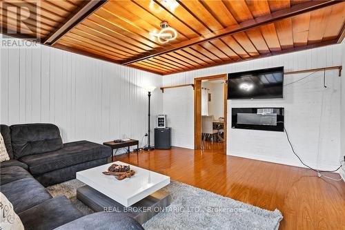 5317 Third Avenue, Niagara Falls, ON - Indoor Photo Showing Living Room