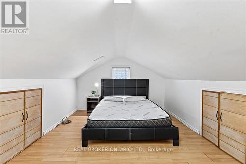 5317 Third Avenue, Niagara Falls, ON - Indoor Photo Showing Bedroom