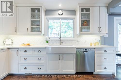 266 Alma Lane, Hamilton, ON - Indoor Photo Showing Kitchen With Upgraded Kitchen