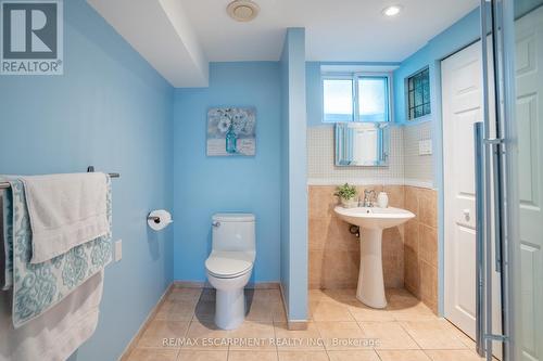 266 Alma Lane, Hamilton, ON - Indoor Photo Showing Bathroom