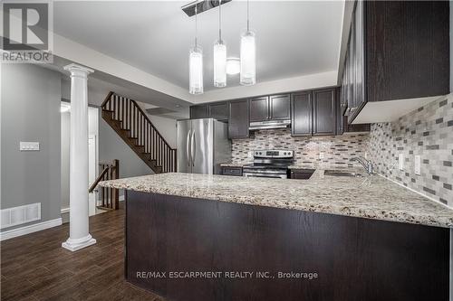 109 Celestial Crescent, Hamilton, ON - Indoor Photo Showing Kitchen With Upgraded Kitchen