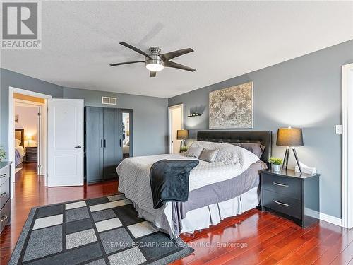 52 Arrowhead Drive, Hamilton, ON - Indoor Photo Showing Bedroom