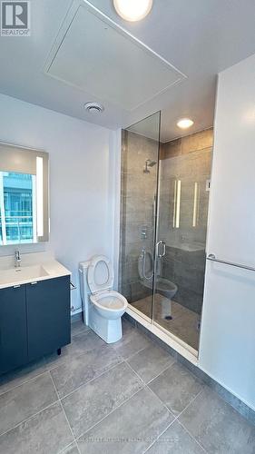 703 - 500 Dupont Street, Toronto C02, ON - Indoor Photo Showing Bathroom