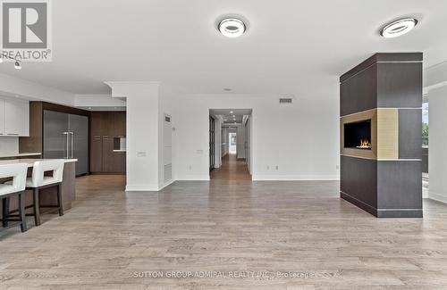 514 - 7608 Yonge Street, Vaughan, ON - Indoor