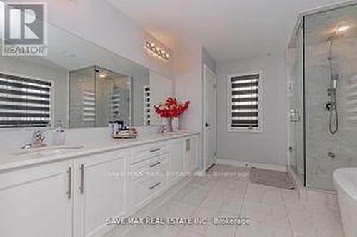 811 Green Street, Innisfil, ON - Indoor Photo Showing Bathroom