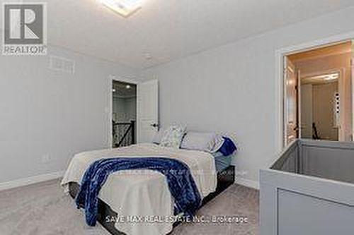 811 Green Street, Innisfil, ON - Indoor Photo Showing Bedroom