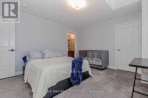 811 Green Street, Innisfil, ON - Indoor Photo Showing Bedroom