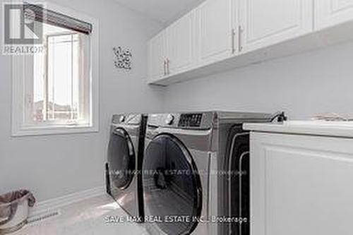 811 Green Street, Innisfil, ON - Indoor Photo Showing Laundry Room