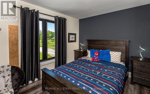 2388 Baseline Road, Georgina (Keswick North), ON - Indoor Photo Showing Bedroom