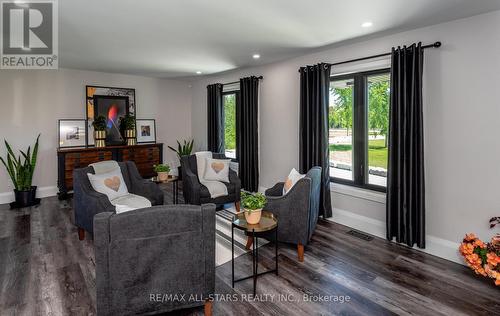 2388 Baseline Road, Georgina (Keswick North), ON - Indoor Photo Showing Living Room