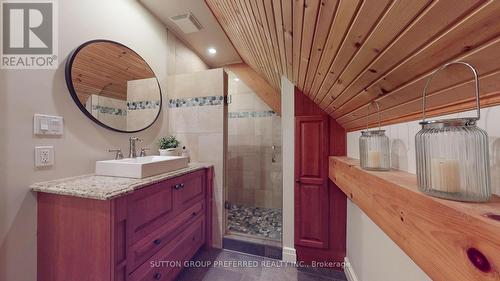 2909 Brigham Road, Middlesex Centre, ON - Indoor Photo Showing Bathroom