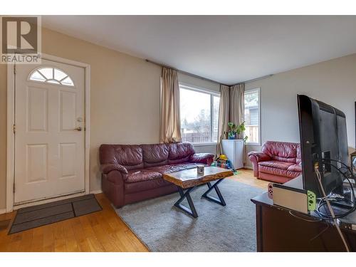 1890 Kenwood Street, Prince George, BC - Indoor Photo Showing Living Room