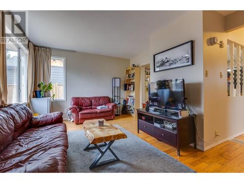 1890 Kenwood Street, Prince George, BC - Indoor Photo Showing Living Room