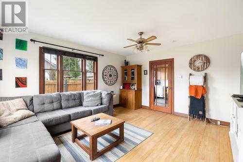 2604 42 Avenue, Vernon, BC - Indoor Photo Showing Living Room